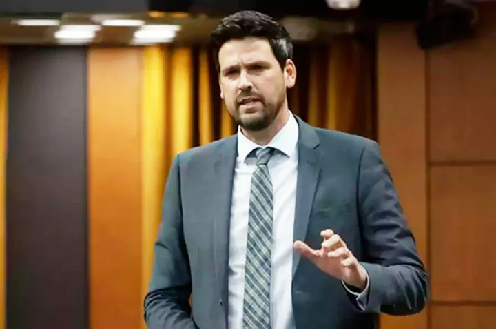 همسران، فرزندان و والدین مهاجران سریع‌تر به‌همدیگر محلق می‌شوند